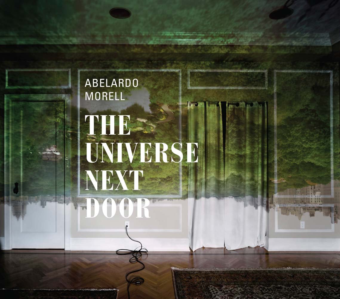 The universe next door de Abelardo Morell