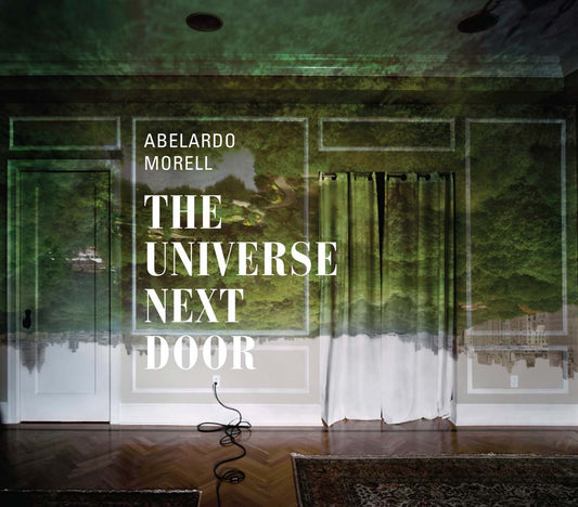 The universe next door de Abelardo Morell
